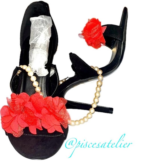 Qupid Ara-107 Black Suede Strappy Stilettos with Red Floral Detail, Size 5.5 - Picture 12 of 16